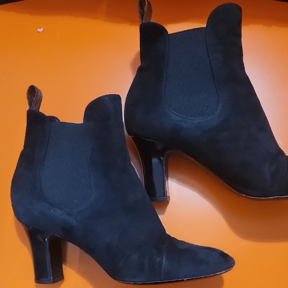 Louis Vuitton Chic Black Suede Booties - Picture 4 of 6
